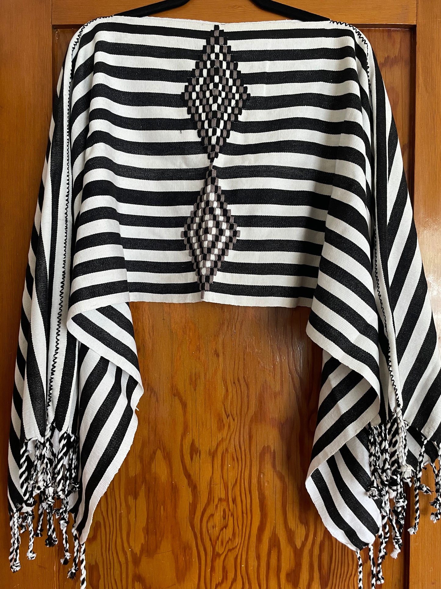 Poncho - White/Black